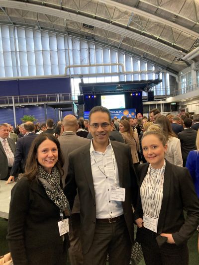 Gruppenbild mit Elvira Büttner und Huascar Rodriguez