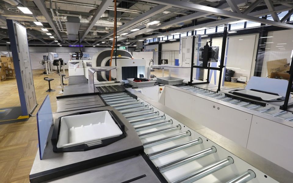 Sichherheitskontrolle Flughafen Frankfurt