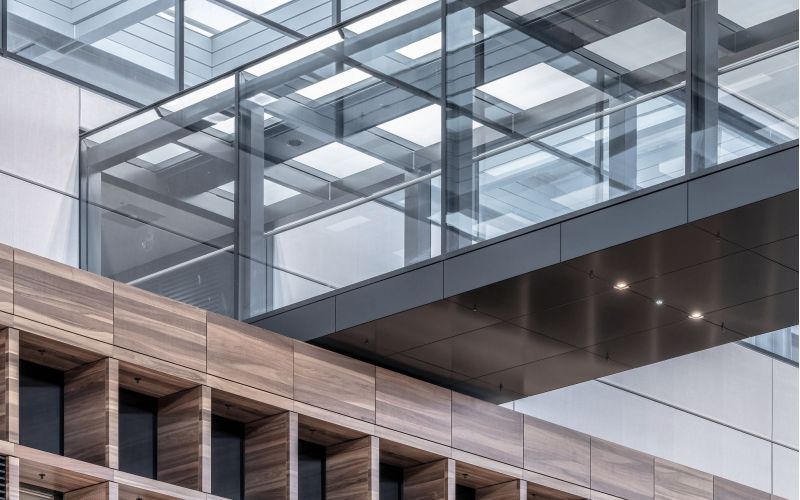 Übergang im Gebäude am Flughafen Berlin Brandenburg