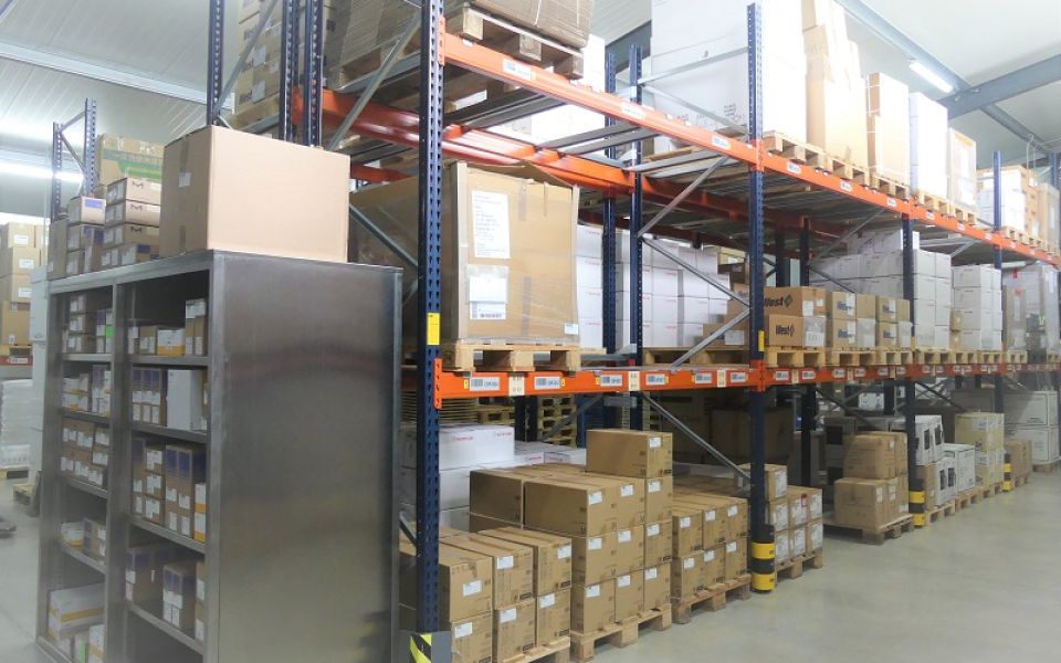 Hochregallager mit palettierter Ware und systematischer Lagerhaltung, BAG Health Care GmbH, Lich